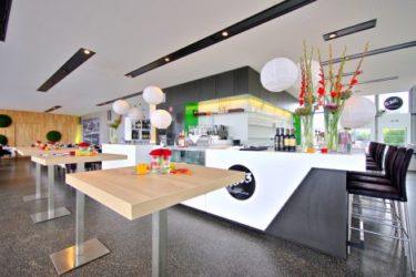 Die Partylocation in Köln mit Blick auf den Rhein – mieten Sie das Pe303!