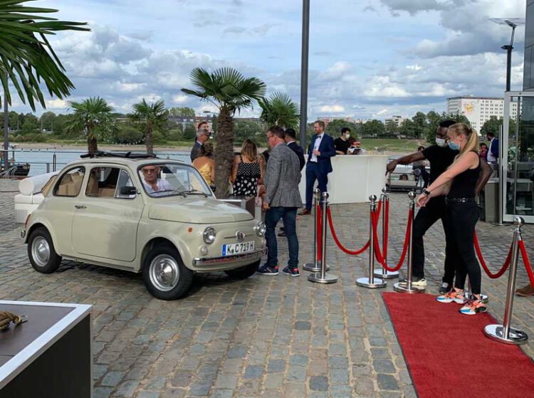 Sektempfang zur Hochzeit in Köln, Location am Rhein