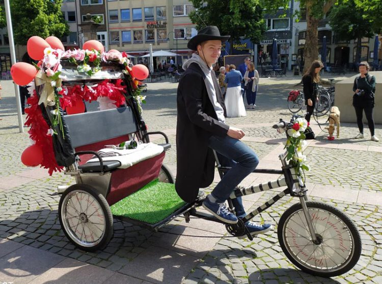 Rikolonia bietet Hochzeitsfahrten mit der Rikscha in Köln