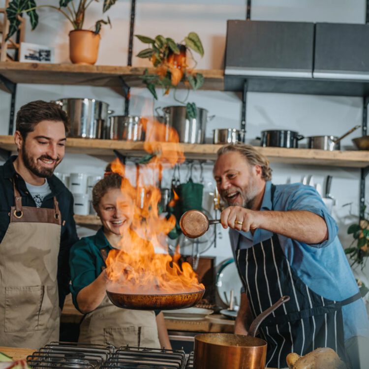 Sebastian Morgenstern und sein Küchenteam in Köln