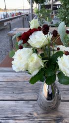 Blumenschmuck, Tischdeko für die Hochzeitsfeier in Köln