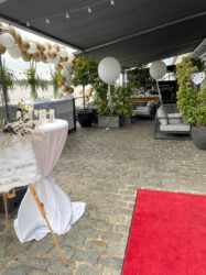 Außenbereich mit Überdachung in der Eventlocation Pe303 in Köln